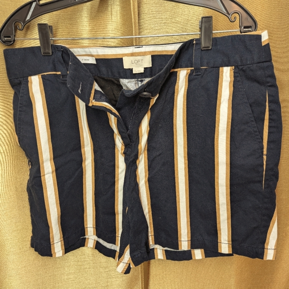 LOFT Size 10 Women's Striped Navy and Tan Shorts 6" Inseam Very Summery
